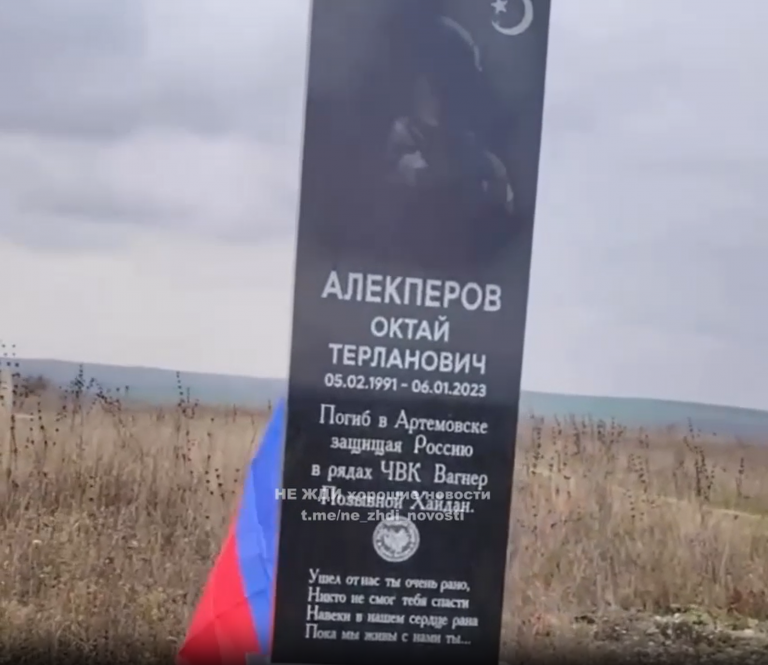 “Мусульманское кладбище — замазали участникам СВО лица чёрной краской на памятниках”